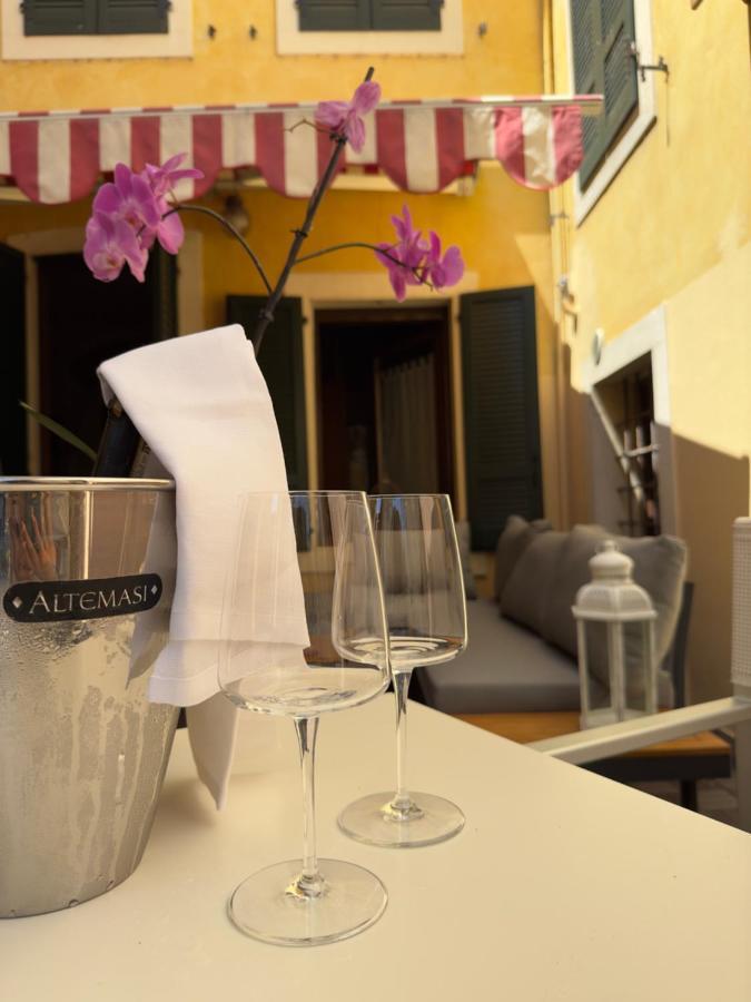 Napule...E Apartments Peschiera del Garda Eksteriør bilde